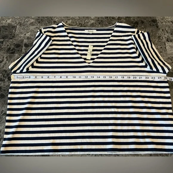 Madewell NWT Navy and White Striped V-Neck Cropped Top  SZ XXL Nautical  Relaxed - Picture 7 of 12